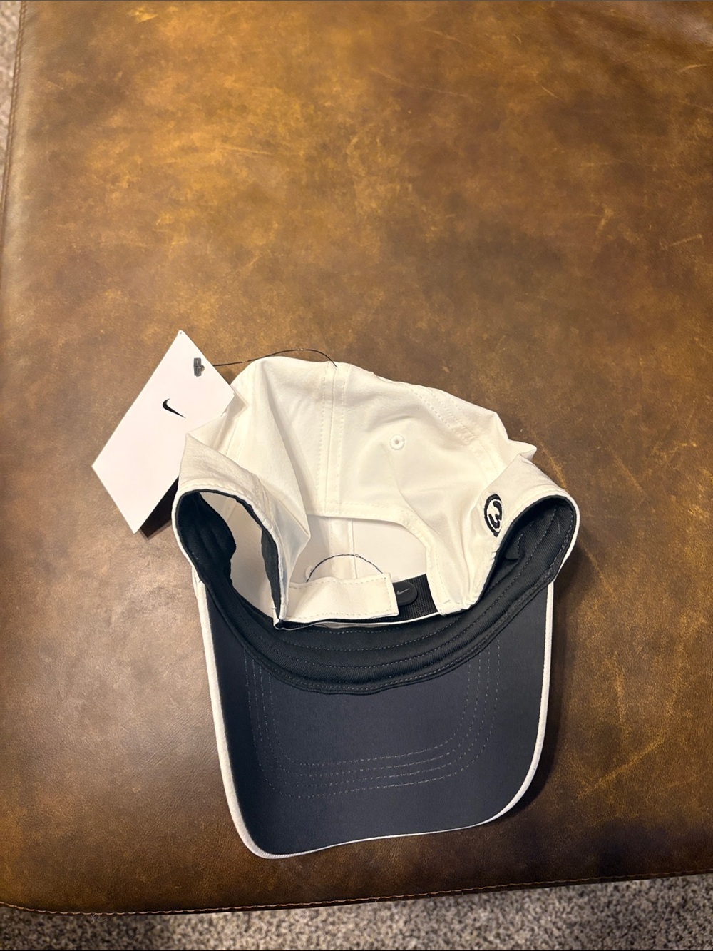 Nike White Baseball Cap with Black Embroidered Horse Patch - Picture 2 of 7